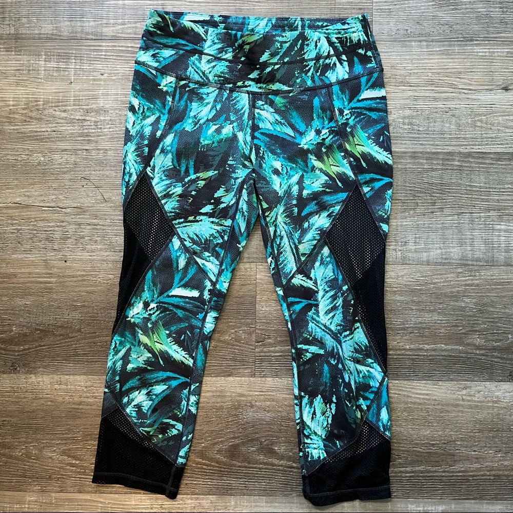 Athleta Napali capri leggings Medium